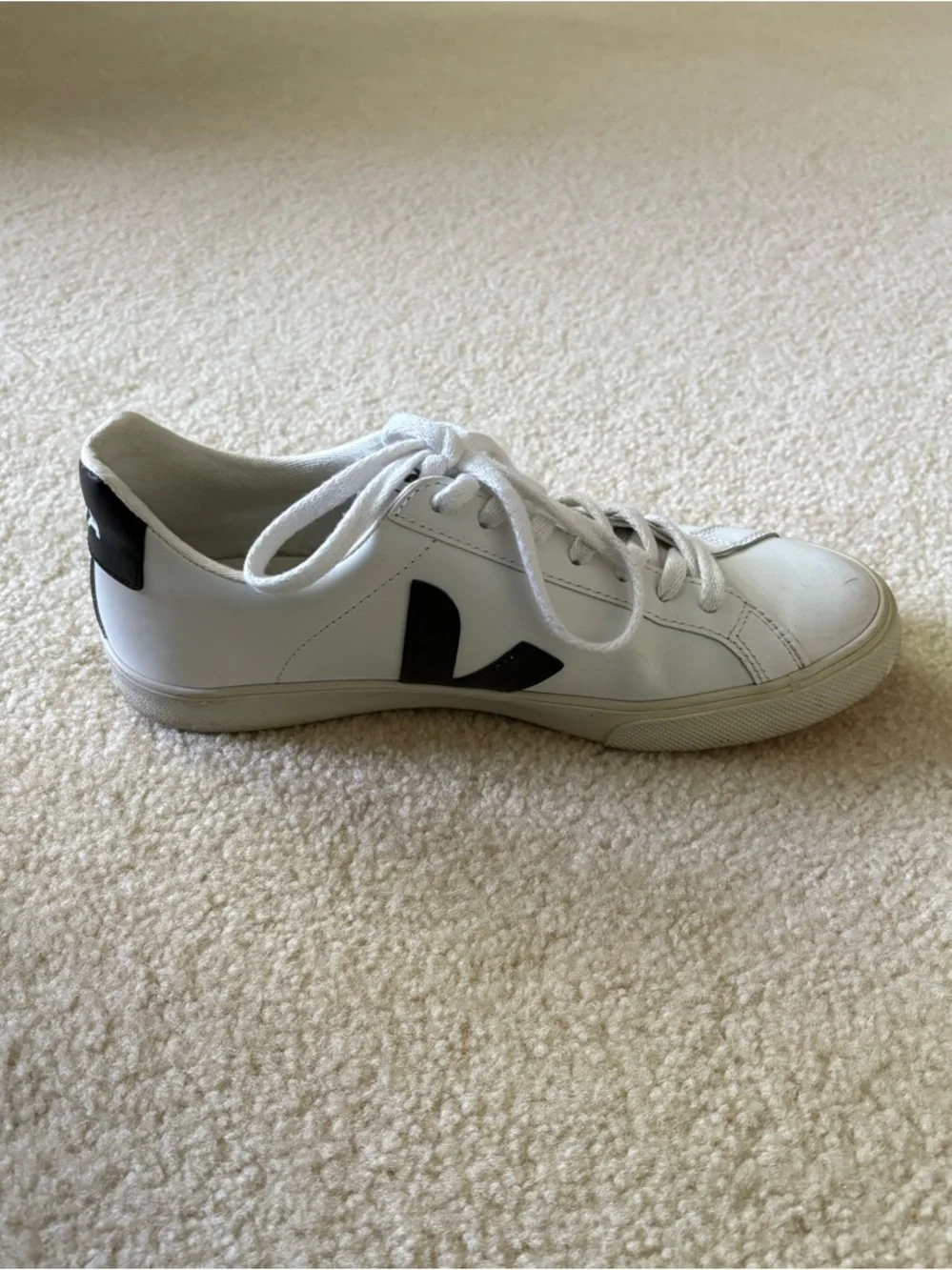 Veja Women’s Esplar Rubber-Trimmed Leather Sneakers. Size 9. - Picture 10 of 11
